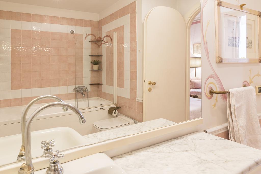 Piazza Colonna - Charme Holidays Apartment Rom