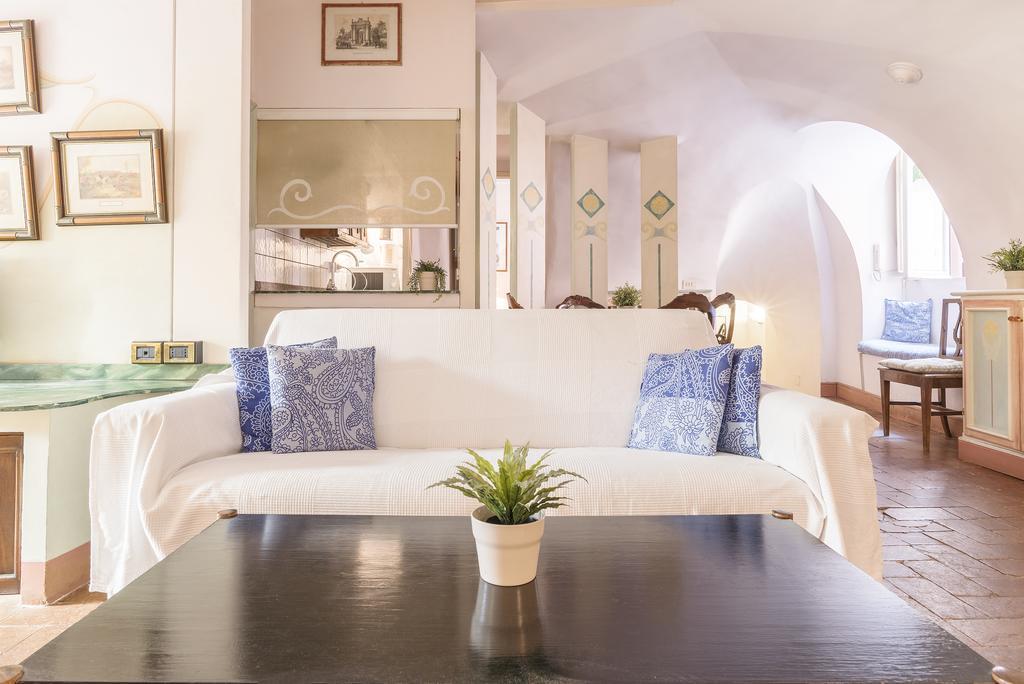 Piazza Colonna - Charme Holidays Apartment *
